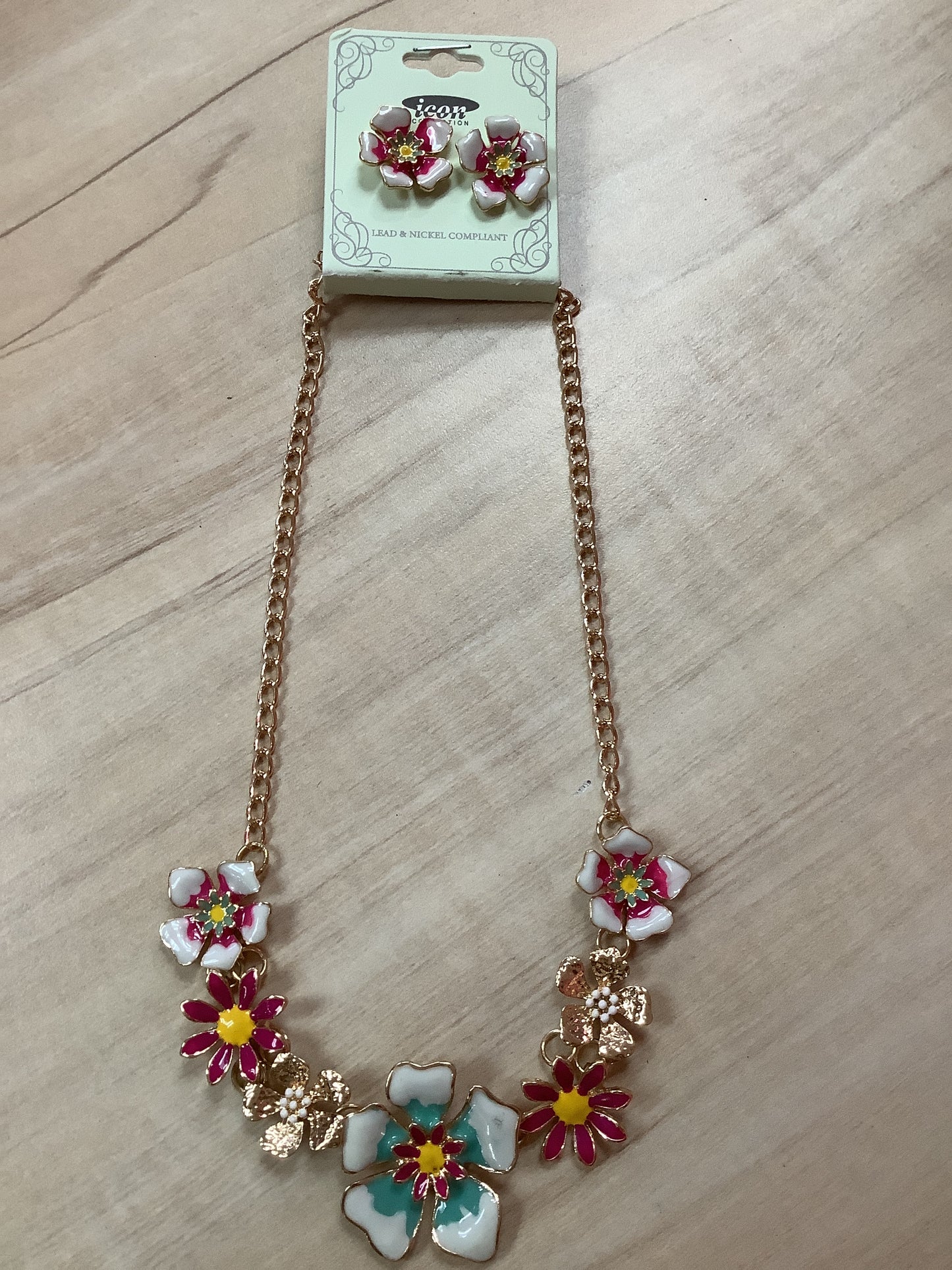 Gold Floral Necklace Set
