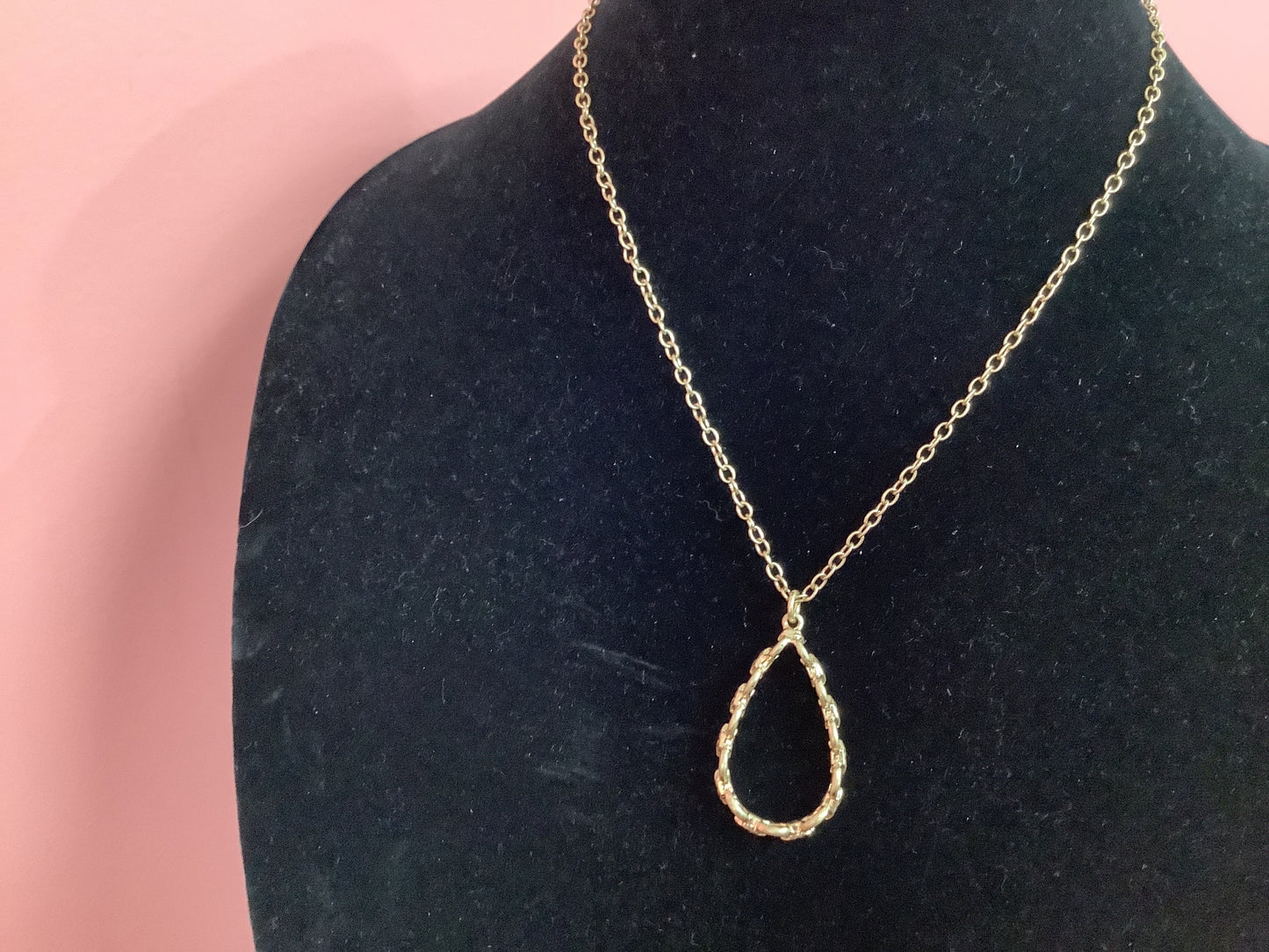 Gold Necklace with Rope Look Pendant