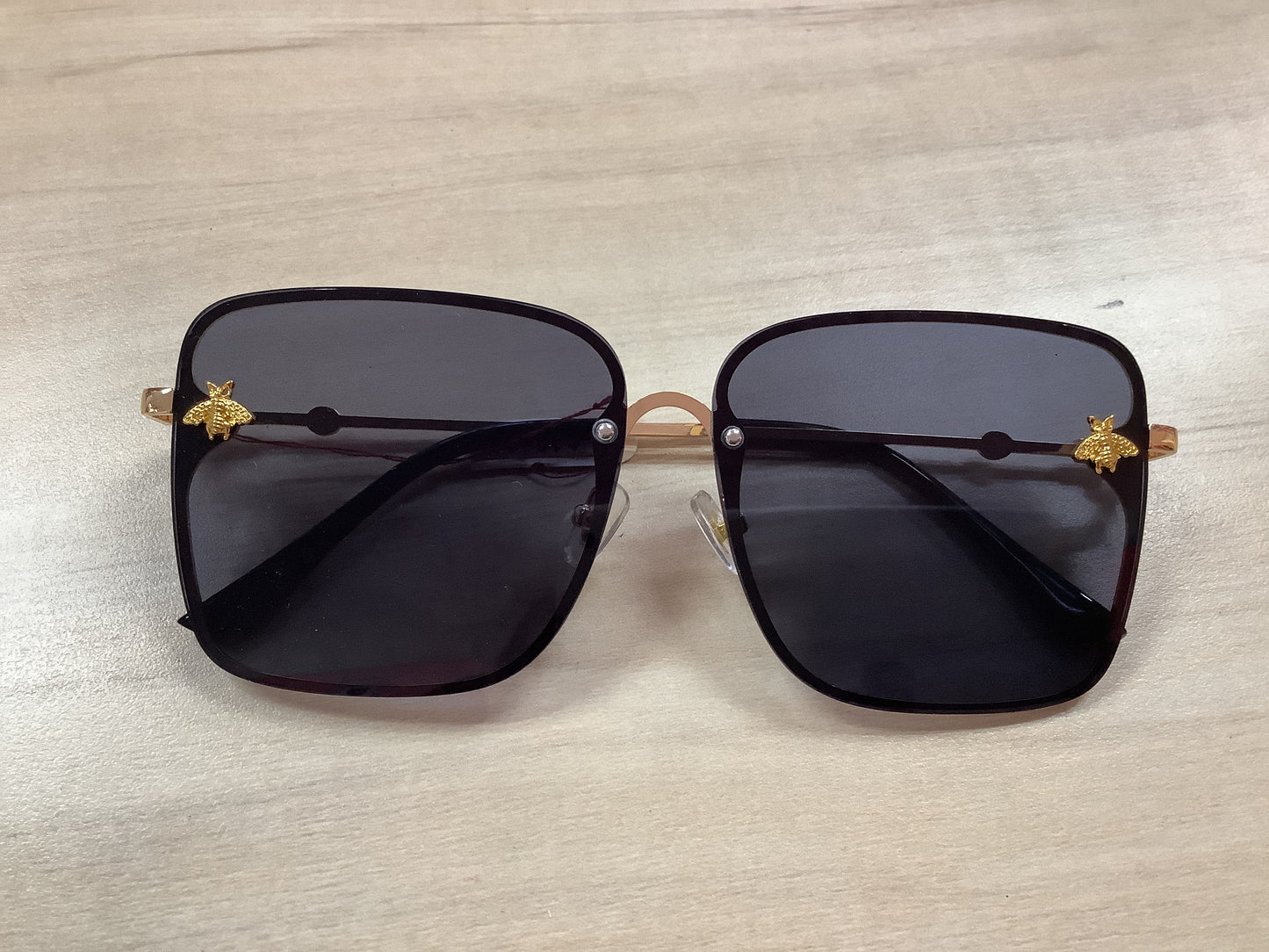 Sun glasses gold frame black tint