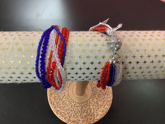 Beaded bracelet with magnet clasp