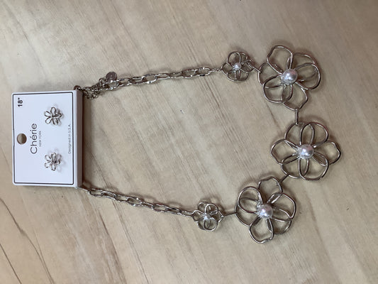 Flower Necklace with Earrings