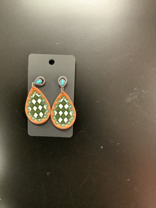 Checkered Teardrop